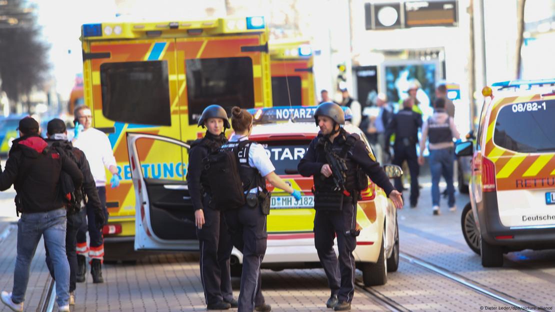 Policia dhe automjete shpëtimi në Mannheim