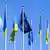 Banderas de la UE y Ucrania.