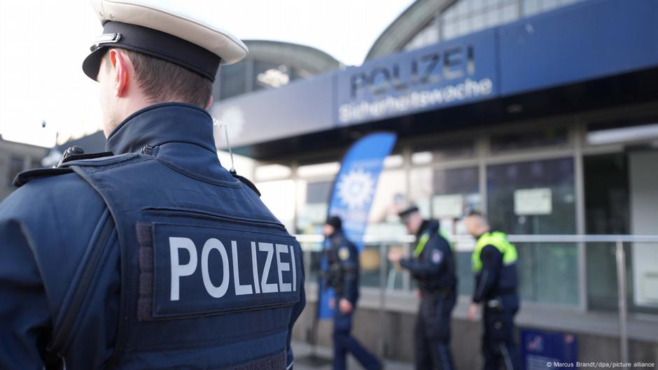 Savezna policija na železničkoj stanici u Hamburgu