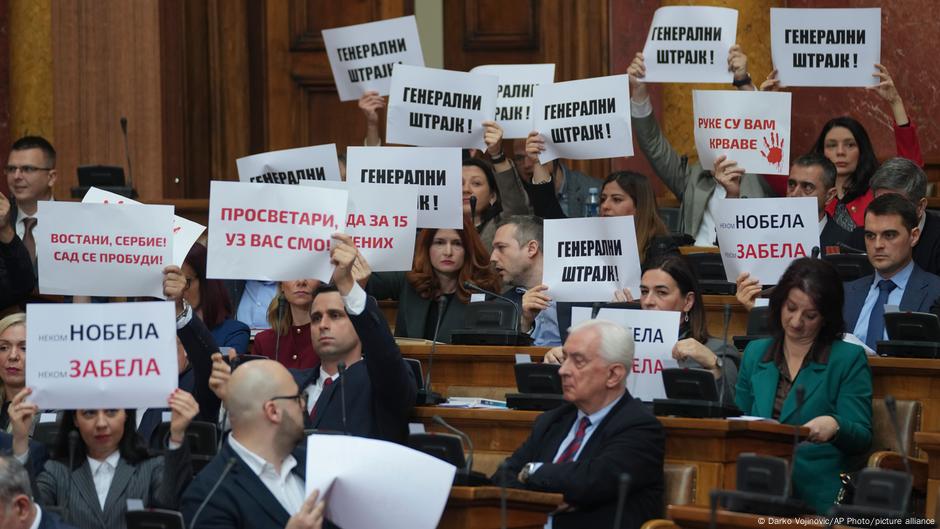 Opozicija napustila parlament