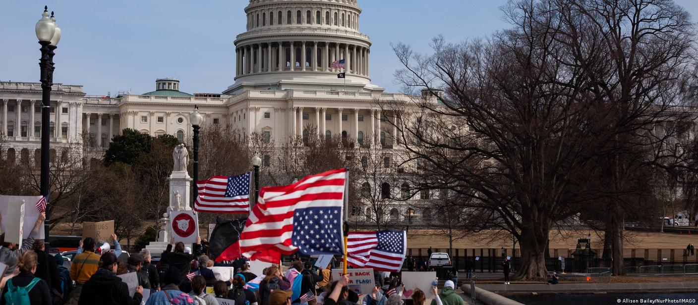 揭秘中国“科技”公司利用“下岗潮”招募美国前政府雇员