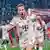 Bayern-Torjäger Harry Kane bejubelt seinen Treffer zum 1:0 gegen Leverkusen