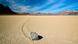 Las misteriosas piedras de Racetrack Playa dejaron surcos de hasta 460 metros de longitud en el Valle de la Muerte, desconcertando a científicos durante décadas. Las misteriosas piedras de Racetrack Playa dejaron surcos de hasta 460 metros de longitud en el Valle de la Muerte, desconcertando a científicos durante décadas.