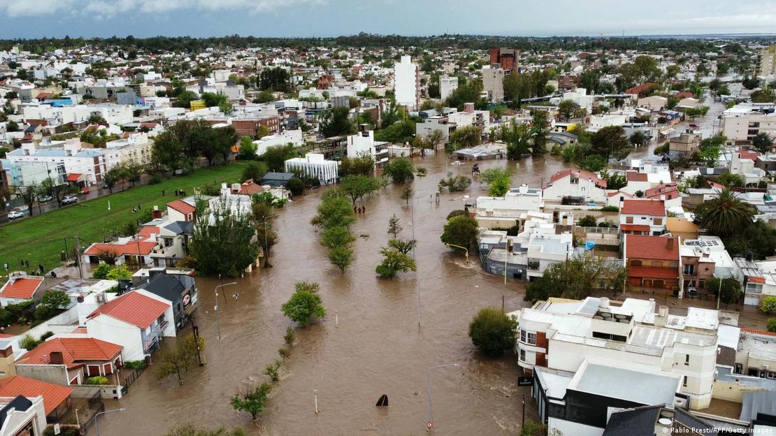 Luftaufnahme der Überschwemmungen in Bahia Blanca