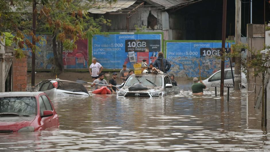 Unwetter in Argentinien: Milei ordnet Staatstrauer an