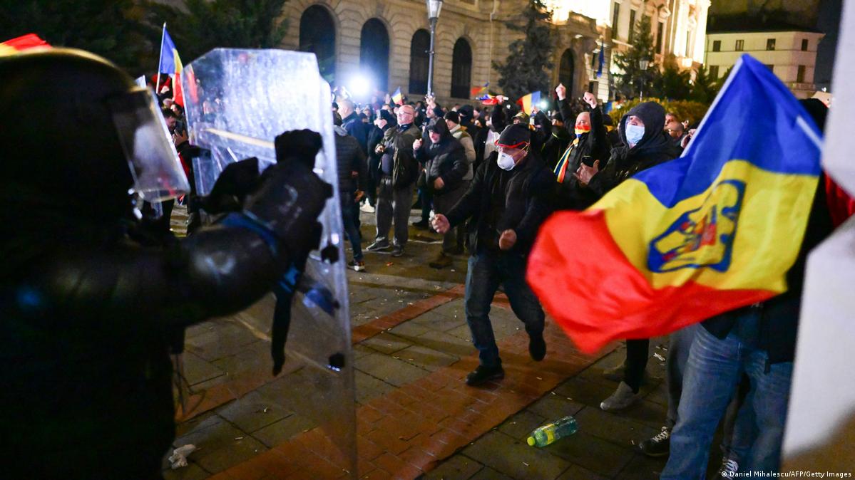 Romania: Georgescu supporters turn violent over election ban