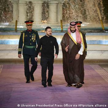 Lesbian anal dildo Porno sut emuvchilar