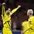 BVB-Kapitän Emre Can bejubelt mit seinem Teamkollegen Julian Ryerson den Einzug ins Viertelfinale der Champions League