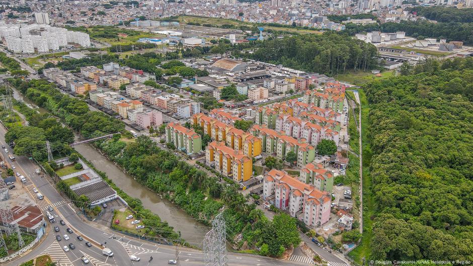 Metano obriga moradores de favela de São Paulo a mudar de rotina