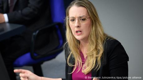 Die Fraktionschefin der Grünen, Katharina Dröge, fordert CDU,CSU und Sozialdemokraten zu Änderungen am Finanzpaket auf.