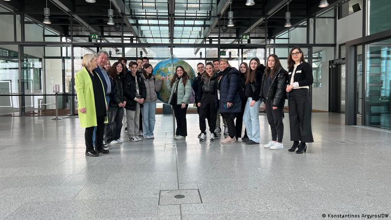 Deutschland DW Besuch Gymnasium Toumpa