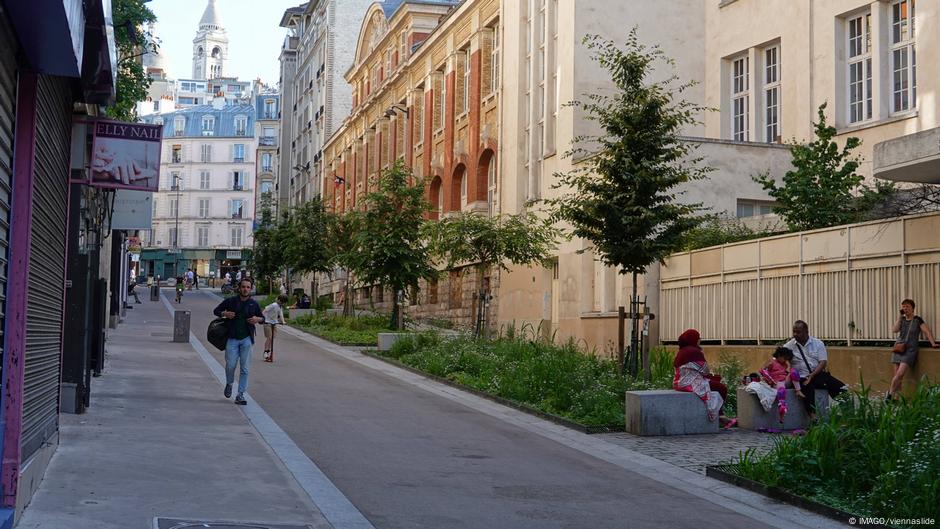 France: Parisians vote to increase car-free zones