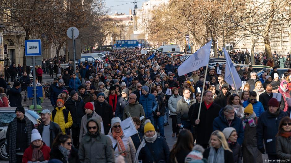 Sudije se bore za nezavisnost pravosuđa, ali i za povećanje plata, jer su mađarski pravosudni službenici među najslabije plaćenim u Evropi