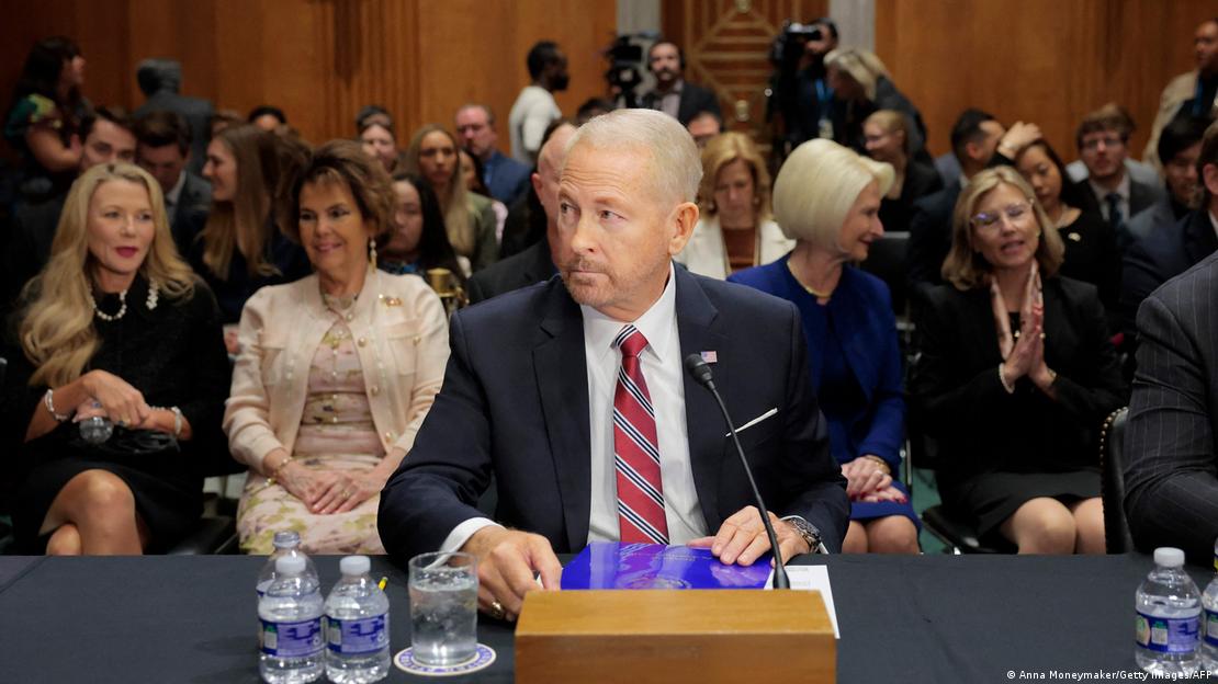 Der Kandidat des Weißen Haus für den nächsten Botschafterposten in Mexiko, Ronald Johnson, bei der Anhörung im US-Senat 