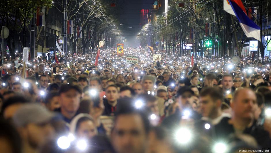 Gegen Korruption: Hunderttausende Serben sind auf der Straße