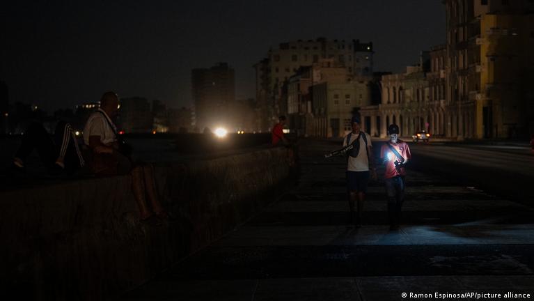 Cuba admite "muy difícil" situación en su sistema eléctrico – DW –  22/05/2025