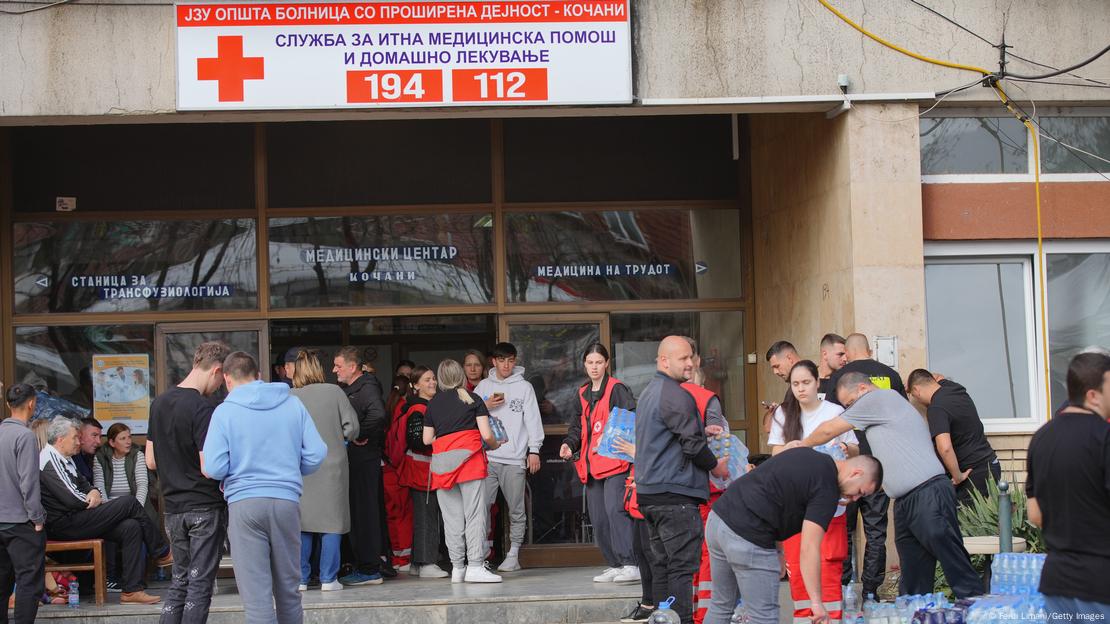 Μεταφορά εμφιαλωμένου νερού στο νοσοκομείο της πόλης Κότσανι
