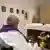 El papa Francisco en su capilla privada en el Hospital Gemelli.