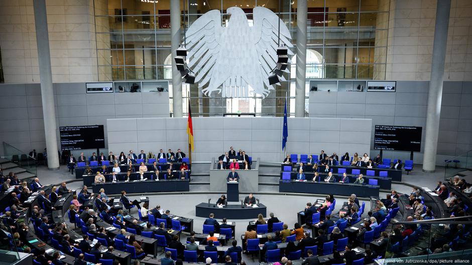 German lawmakers set for historic debt rules vote – DW – 03/17/2025