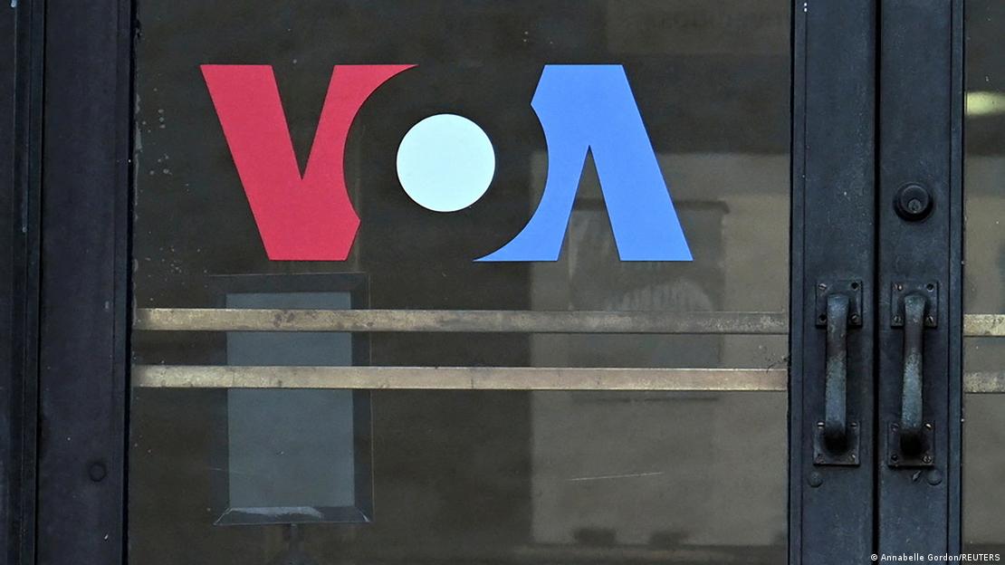 دولت ترامپ با امضای یک فرمان اجرایی، بودجه رسانههای دولتی آمریکا از جمله صدای آمریکا (Voice of America) و رادیو اروپای آزاد (Radio Free Europe) را به شدت کاهش داده است دولت ترامپ با امضای یک فرمان اجرایی، بودجه رسانههای دولتی آمریکا از جمله صدای آمریکا (Voice of America) و رادیو اروپای آزاد (Radio Free Europe) را به شدت کاهش داده است