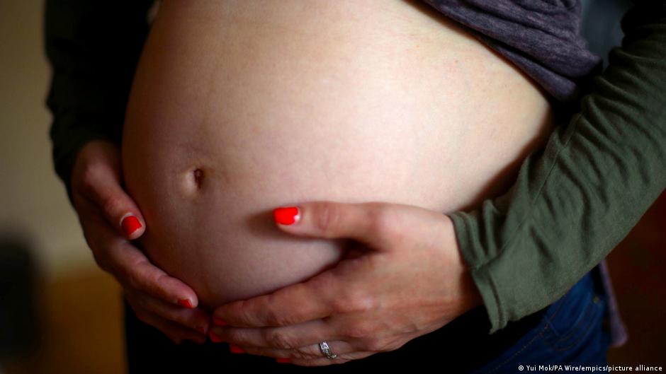 Репродуктивное насилие стало целевой программой в России – DW – 17.04.2025