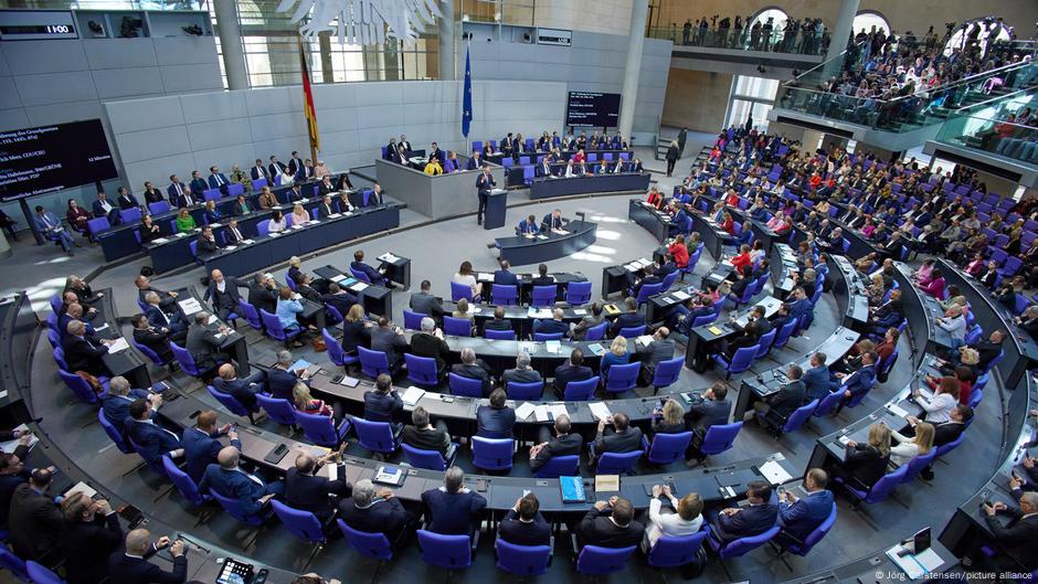 Germany's Bundestag debates historic financial package – DW – 03/18/2025