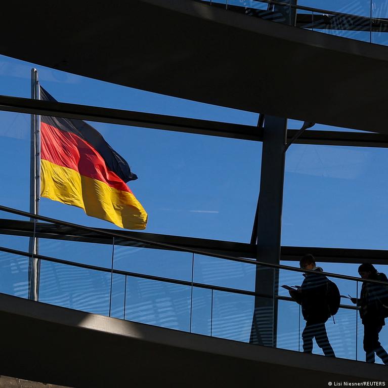 Almanya: Her beş gençten biri ülkeden ayrılmayı düşünüyor