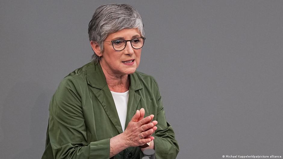 Brita Haselman (Zeleni): Predlog da se Šreder imenuje kao posrednik je apsurdan