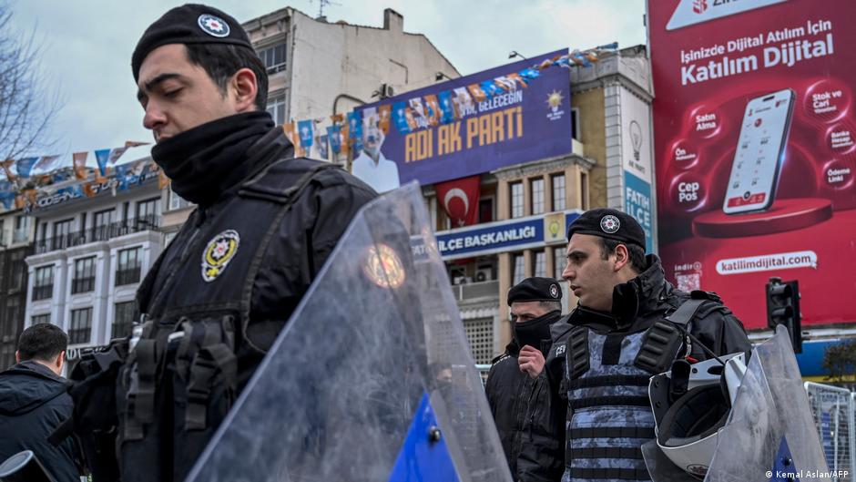 Üsküdar Belediyesi'ne operasyon: 20 kişi gözaltında