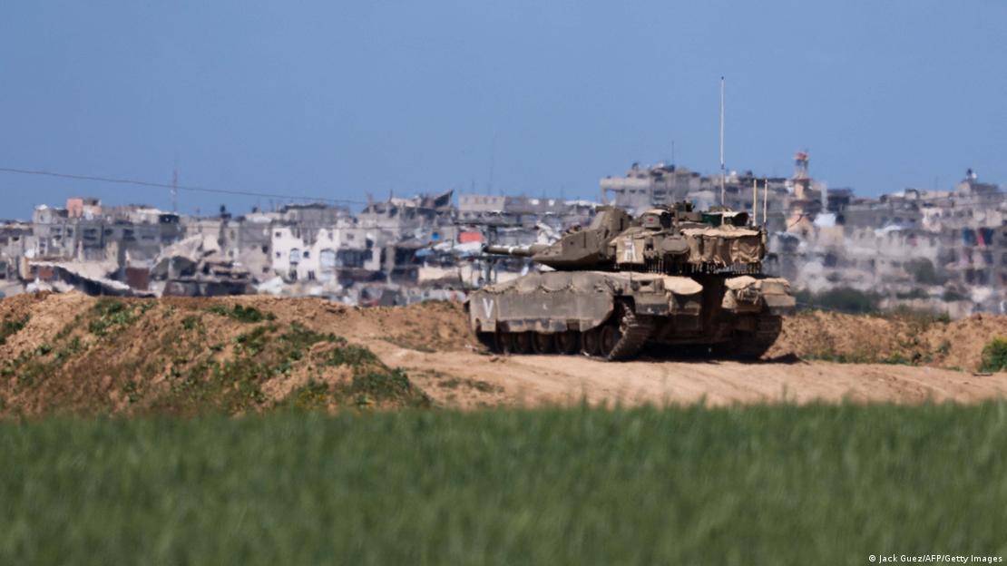 Israelischer Panzer vor dem nördlichen Gazastreifen 