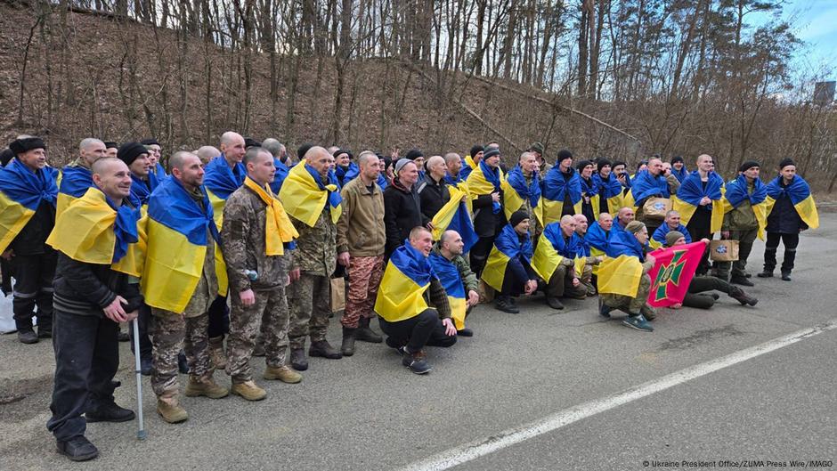 Oslobođeni ukrajinski vojnici, njih ukupno 175 u okviru razmene sa Rusijom, 19.03.2025.