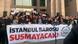 Adliye önünde "İstanbul Barosu Susmayacak" yazılı pankart açan avukatlar. Adliye önünde "İstanbul Barosu Susmayacak" yazılı pankart açan avukatlar.