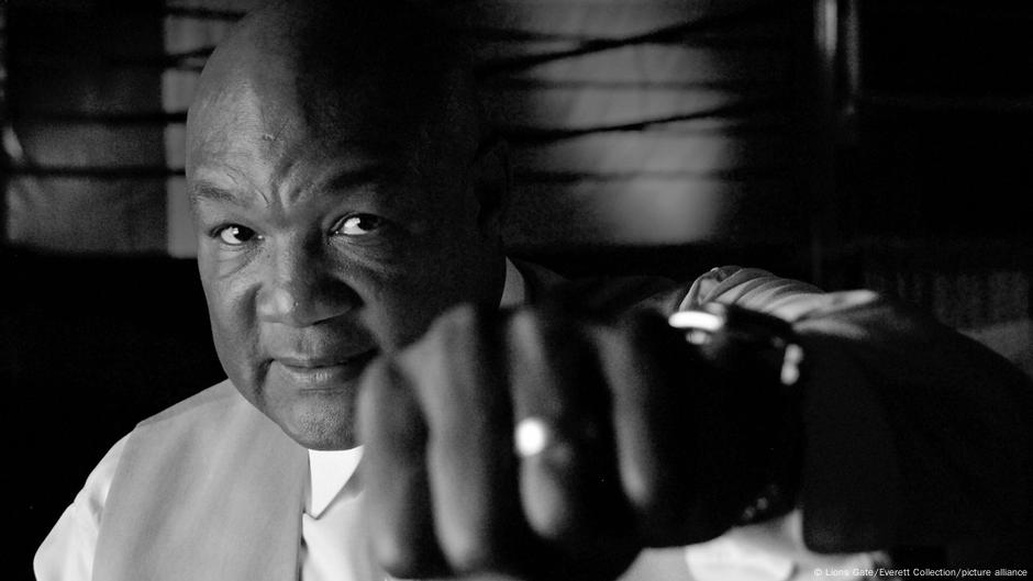 Boxing legend George Foreman dies aged 76 – DW – 03/22/2025