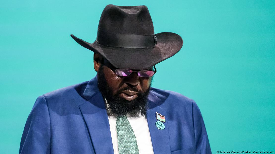 Vereinigte Arabische Emirate Dubai 2023 | Salva Kiir, Präsident des Südsudans, spricht mit schwarzem Hut auf dem Kopf