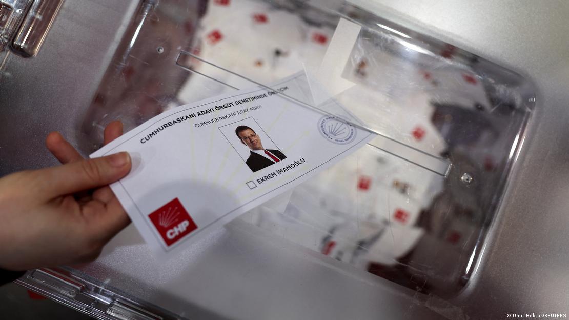 Ψήφος στον Ιμάμογλου στις κάλπες του CHP Ψήφος στον Ιμάμογλου στις κάλπες του CHP