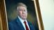 Un activista político colocó temporalmente un retrato de Vladimir Putin en el espacio reservado para Trump, catalizando la recaudación de fondos para la pintura oficial. Un activista político colocó temporalmente un retrato de Vladimir Putin en el espacio reservado para Trump, catalizando la recaudación de fondos para la pintura oficial.