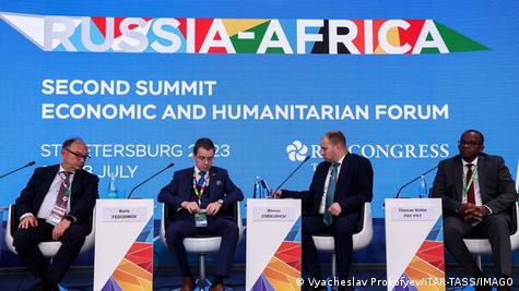 Table ronde sur la coopération économique à Saint Pétersbourg (28.07.2023)