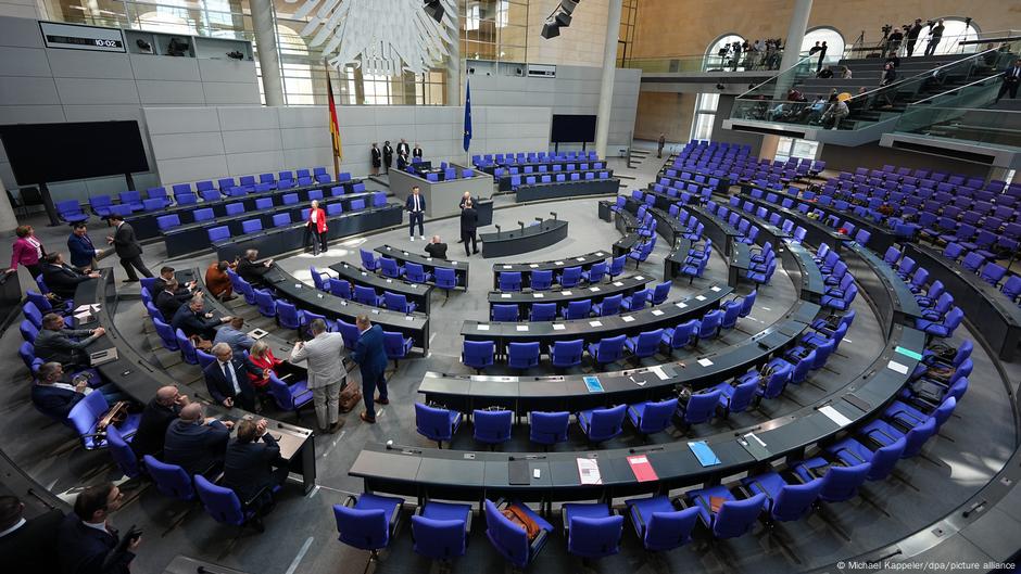 German Bundestag meets for first time since election DW 03/25/2025