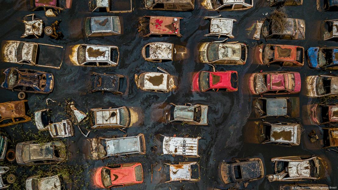 Pátio de veículos alagado no Rio Grande do Sul em maio de 2024 Pátio de veículos alagado no Rio Grande do Sul em maio de 2024