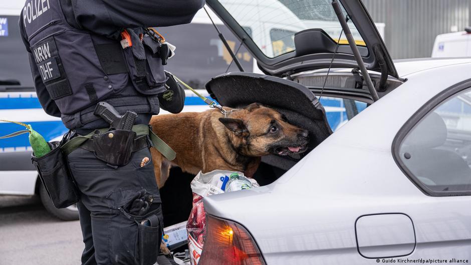 Przestępczość w Niemczech: są wzrosty, ale i spadki. Dane – DW – 02.04.2025