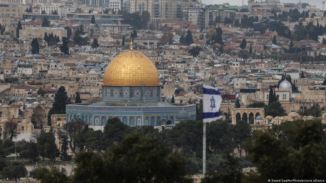 یروشلم شہر کے پرانے مشرقی حصے میں حرم شریف کے علاقے میں قبة الصخرة جس کے پاس ہی مسجد اقصیٰ بھی ہے، جو مسلمانوں کے لیے تیسرا مقدس ترین مذہبی مقام ہے