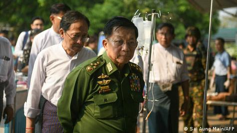 Lider vojne hunte Min Aung Hlaing sa spasiocima u Mjanmaru