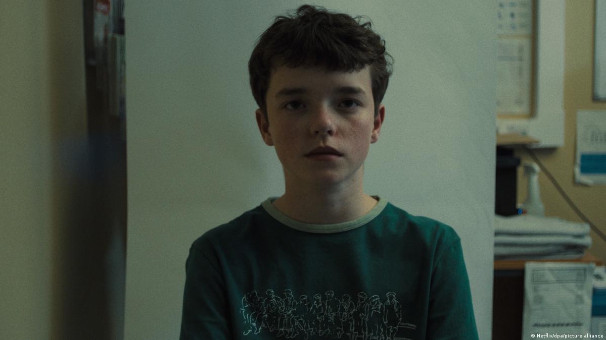 Proyectarán "Adolescencia" de Netflix en colegios británicos