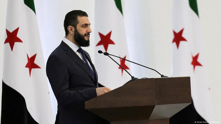 الشرع في باريس في أول زيارة لأوروبا... ماذا على جدول الأعمال؟