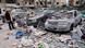 Habitantes libaneses miran la destrucción de Beirut tras un ataque. Habitantes libaneses miran la destrucción de Beirut tras un ataque.