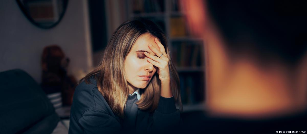 Descubren el momento exacto en que una relación está perdida – DW –  01/04/2025