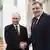 Vladimir Putin estrecha la mano de Milorad Dodik en el Kremlin.