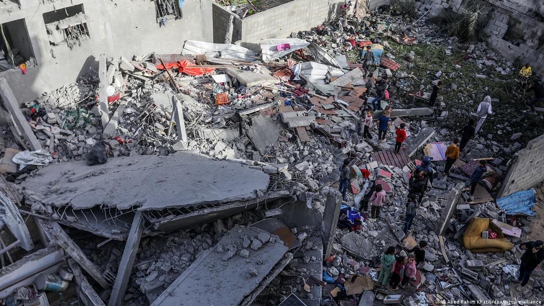 Destrucción tras un bombardeo israelí en Jan Yunis. Vista áerea.