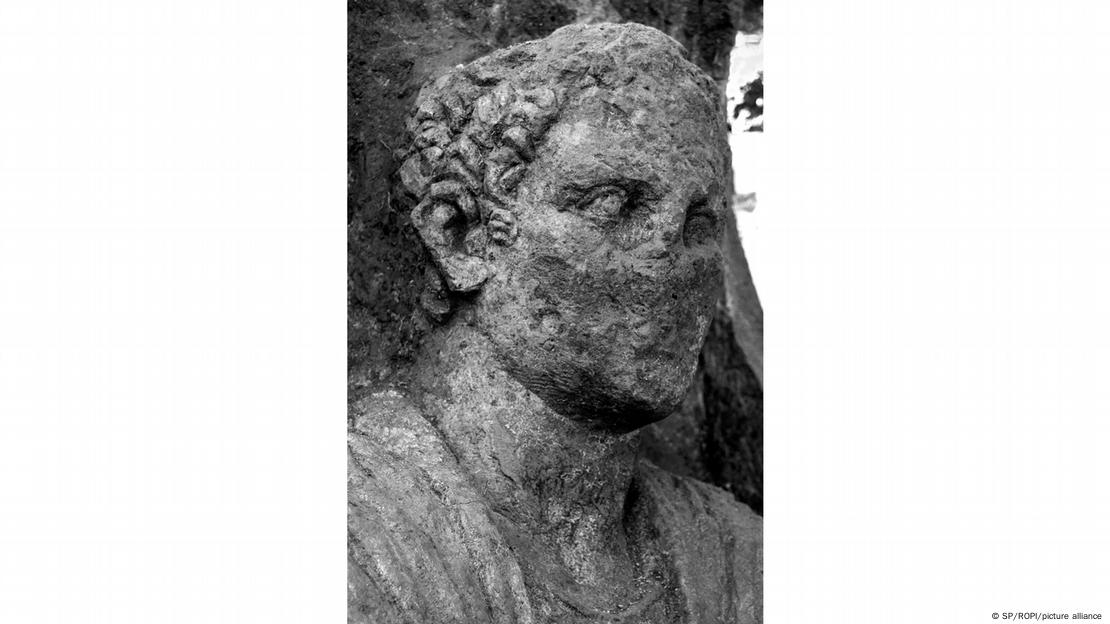 Los arqueólogos de la Universidad de Valencia descubrieron esta tumba monumental en la necrópolis de Porta Sarno durante las excavaciones de 2024. Los arqueólogos de la Universidad de Valencia descubrieron esta tumba monumental en la necrópolis de Porta Sarno durante las excavaciones de 2024.