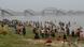 La gente se baña en el río Irrawaddy frente al derrumbado puente Ava, también conocido como puente Inwa, en Sagaing el 2 de abril de 2025. La gente se baña en el río Irrawaddy frente al derrumbado puente Ava, también conocido como puente Inwa, en Sagaing el 2 de abril de 2025.